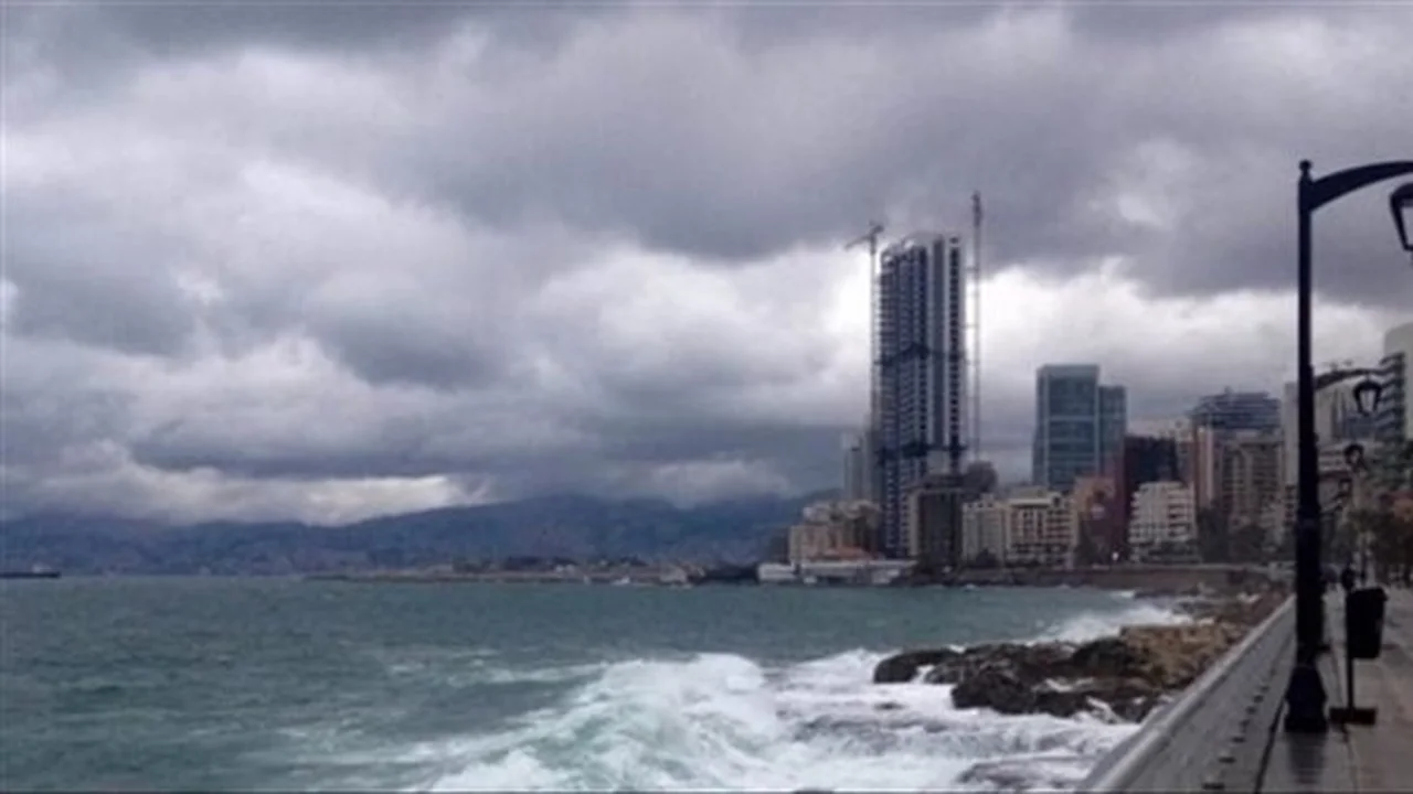 توقعات طقس الغد: أمطار خفيفة وتحذيرات من الجليد على الطرقات الجبلية